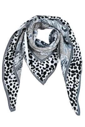Reva Scarf